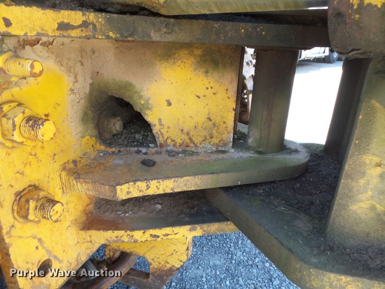 image for item DH3851 1984 Komatsu D65P-8  cable plow