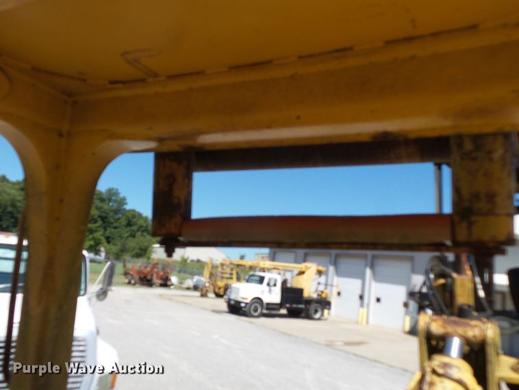 image for item DH3851 1984 Komatsu D65P-8  cable plow