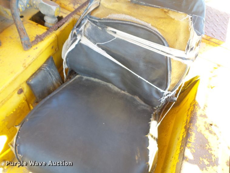 image for item DH3851 1984 Komatsu D65P-8  cable plow