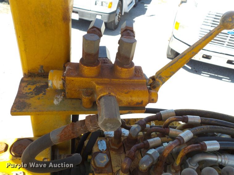 image for item DH3851 1984 Komatsu D65P-8  cable plow