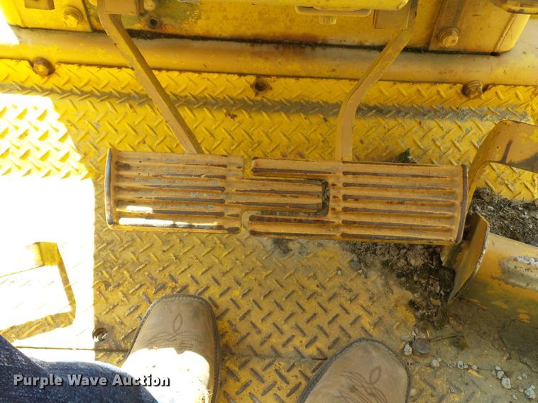 image for item DH3851 1984 Komatsu D65P-8  cable plow