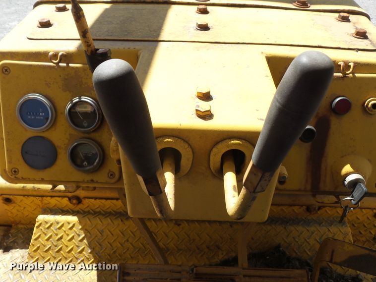 image for item DH3851 1984 Komatsu D65P-8  cable plow