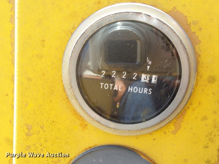 image for item DH3851 1984 Komatsu D65P-8  cable plow