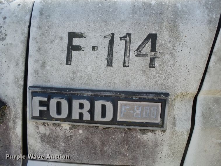 image for item DH3854 1986 Ford F800  truck cab and chassis