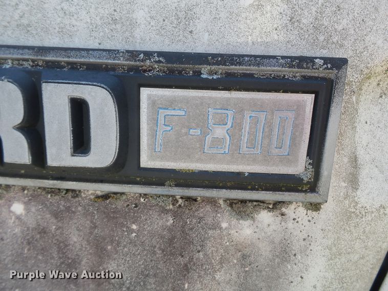 image for item DH3854 1986 Ford F800  truck cab and chassis