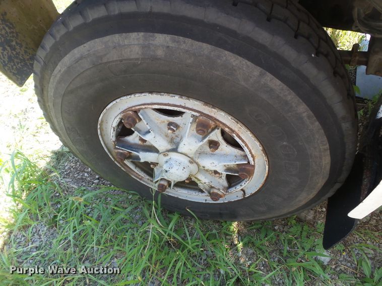 image for item DH3854 1986 Ford F800  truck cab and chassis