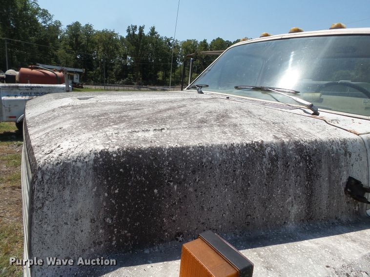 image for item DH3854 1986 Ford F800  truck cab and chassis