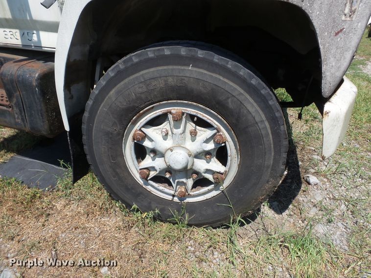 image for item DH3854 1986 Ford F800  truck cab and chassis