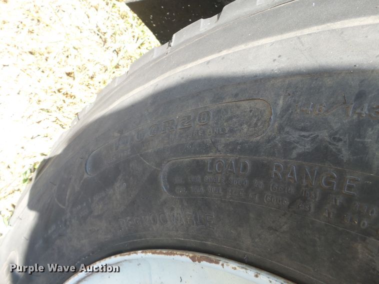 image for item DH3854 1986 Ford F800  truck cab and chassis