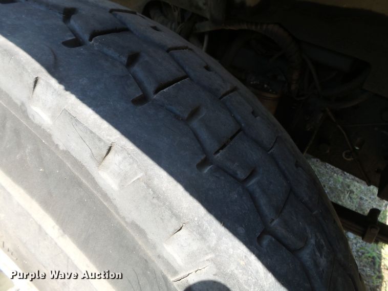 image for item DH3854 1986 Ford F800  truck cab and chassis