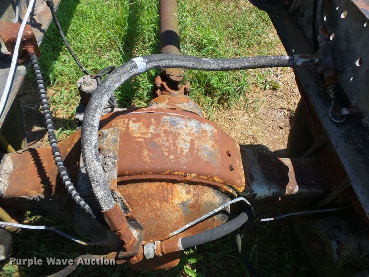 image for item DH3854 1986 Ford F800  truck cab and chassis