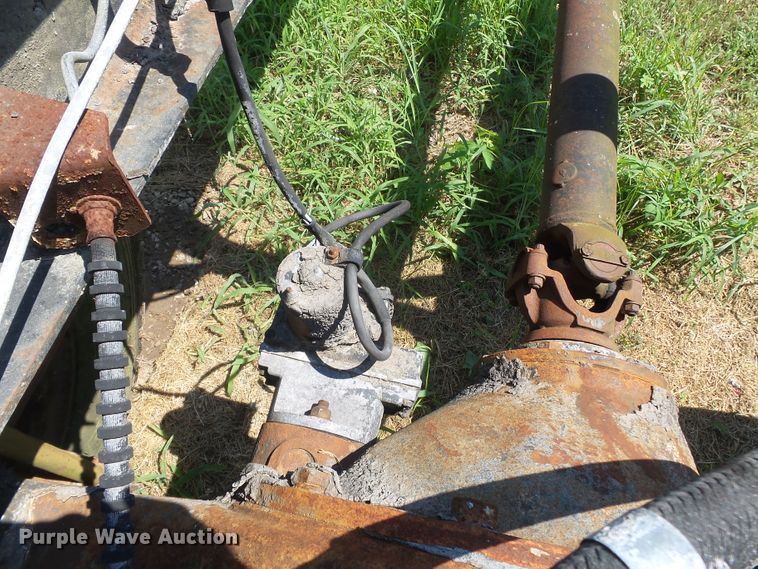 image for item DH3854 1986 Ford F800  truck cab and chassis