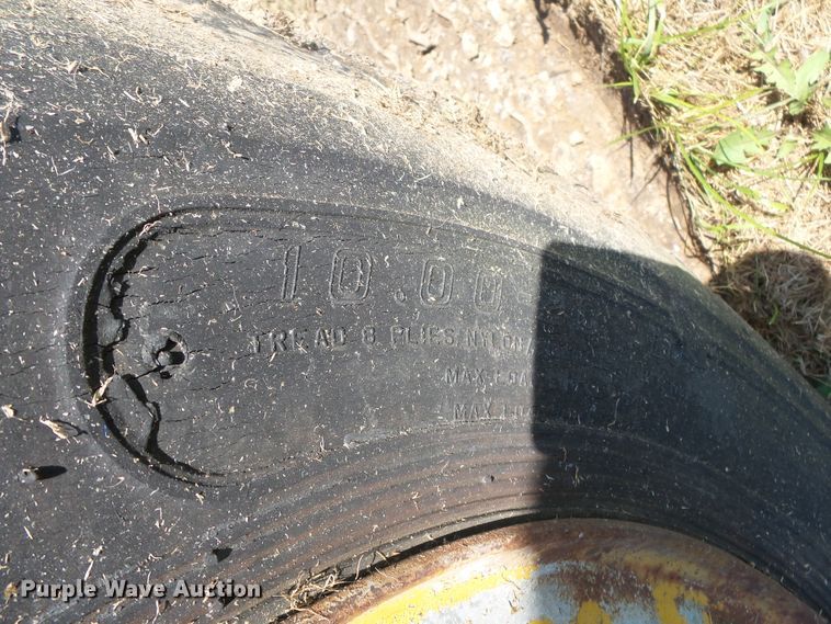 image for item DH3854 1986 Ford F800  truck cab and chassis