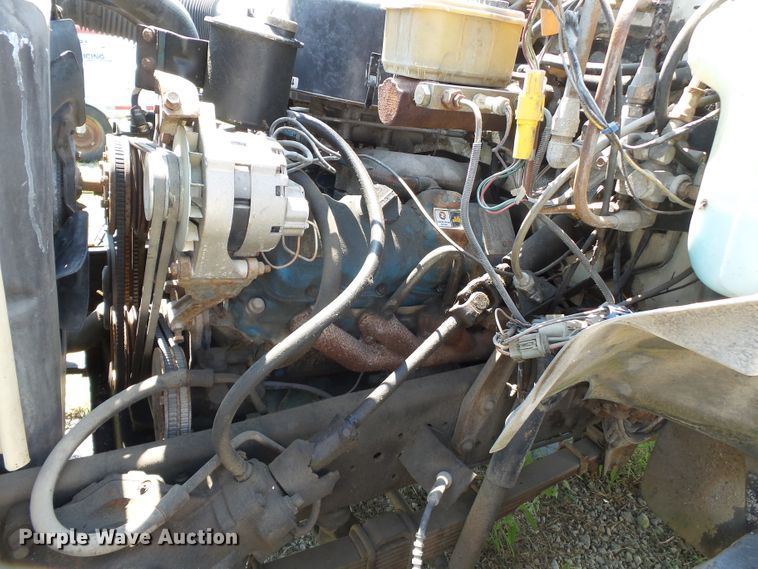 image for item DH3854 1986 Ford F800  truck cab and chassis