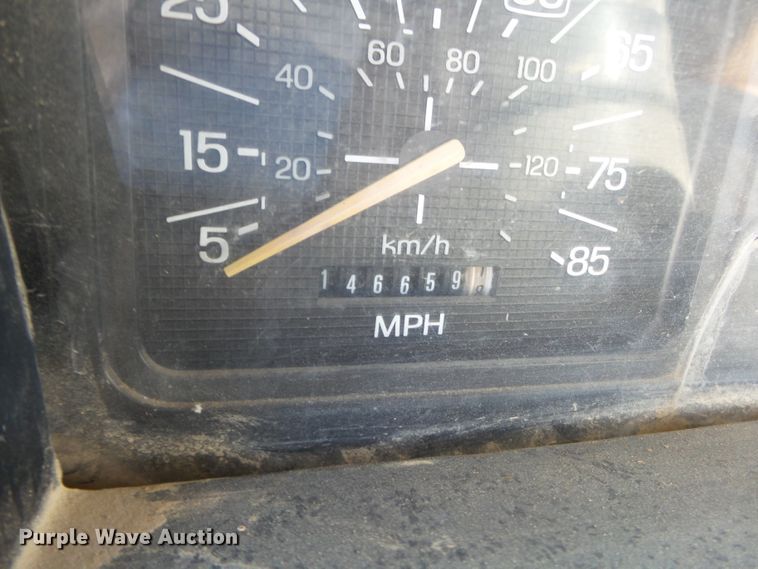 image for item DH3854 1986 Ford F800  truck cab and chassis