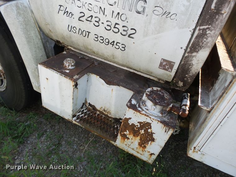 image for item DH3855 1980 GMC 7000  utility truck