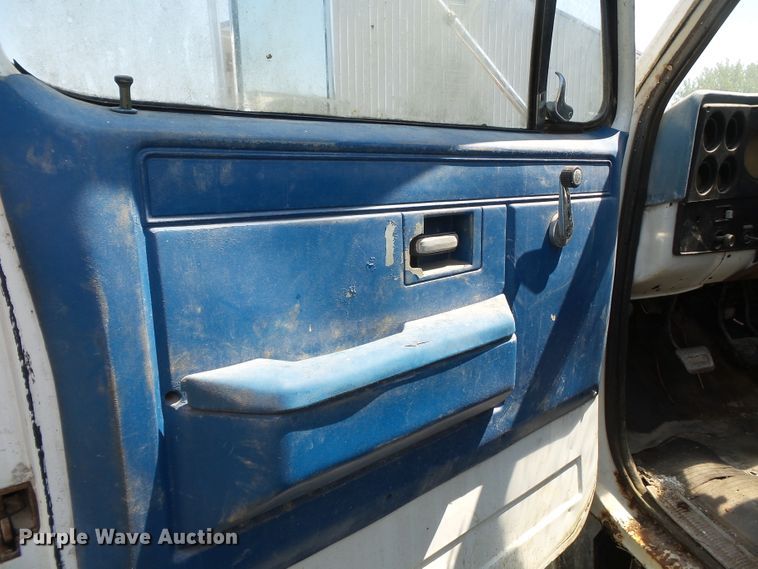 image for item DH3855 1980 GMC 7000  utility truck