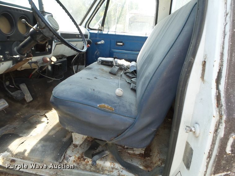 image for item DH3855 1980 GMC 7000  utility truck