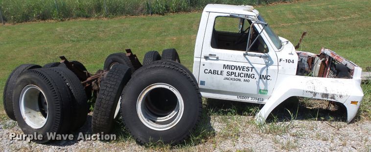 image for item DH3861 1980 Ford  truck cab and chassis