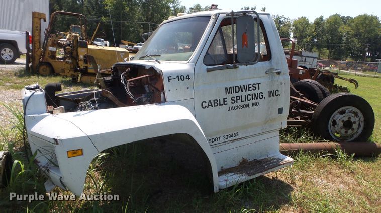 image for item DH3861 1980 Ford  truck cab and chassis