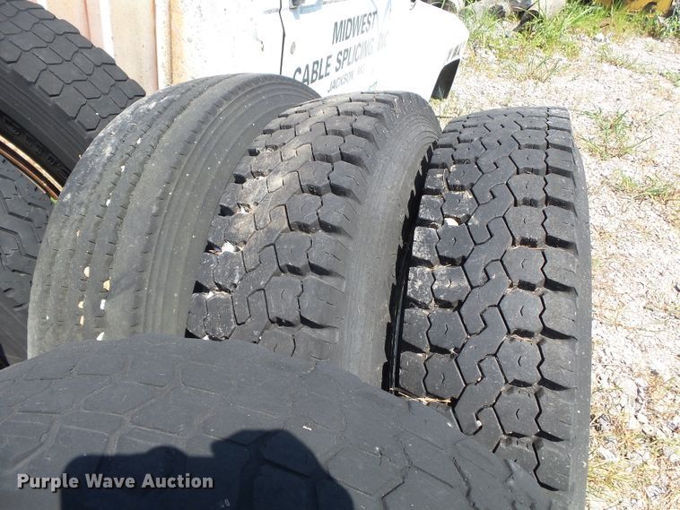 image for item DH3861 1980 Ford  truck cab and chassis