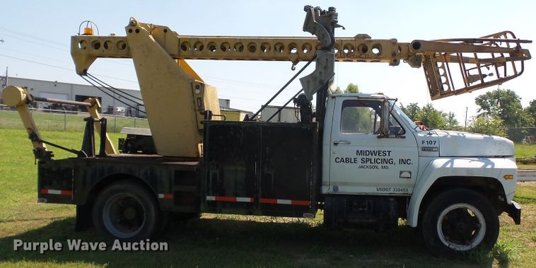 image for item DH3869 1980 Ford F600  bucket truck