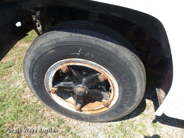 image for item DH3869 1980 Ford F600  bucket truck