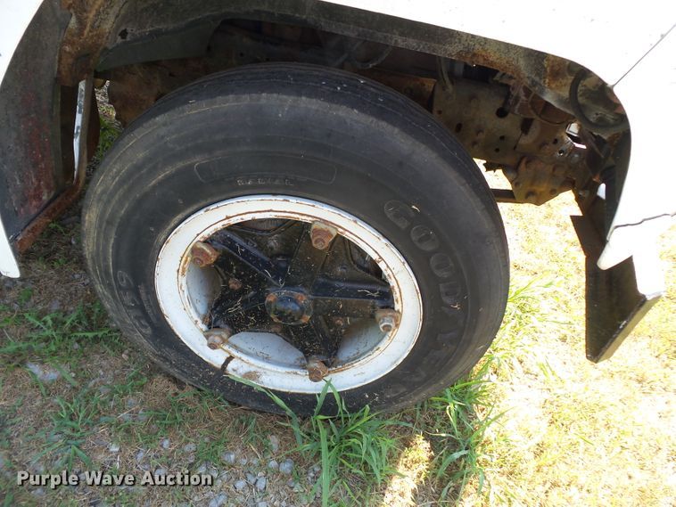 image for item DH3869 1980 Ford F600  bucket truck