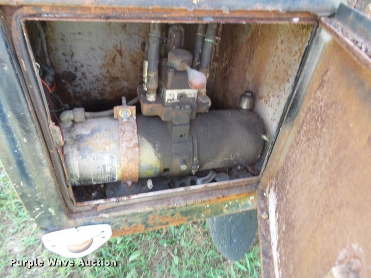 image for item DH3869 1980 Ford F600  bucket truck