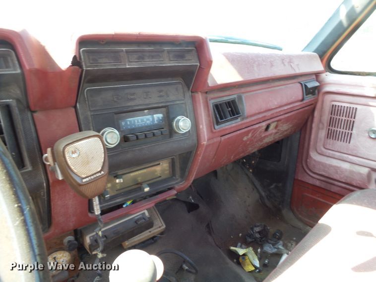 image for item DH3869 1980 Ford F600  bucket truck