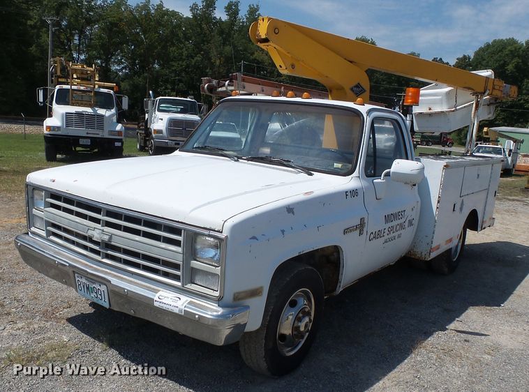 image for item DH3882 1986 Chevrolet  bucket truck