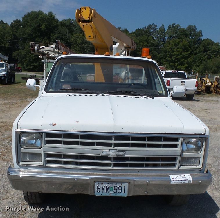 image for item DH3882 1986 Chevrolet  bucket truck