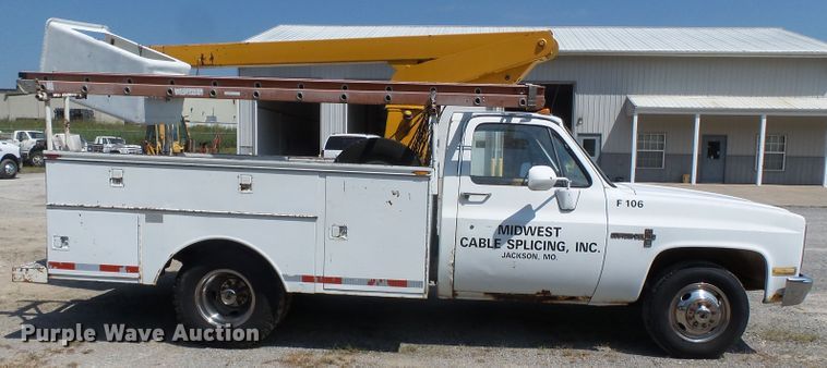 image for item DH3882 1986 Chevrolet  bucket truck