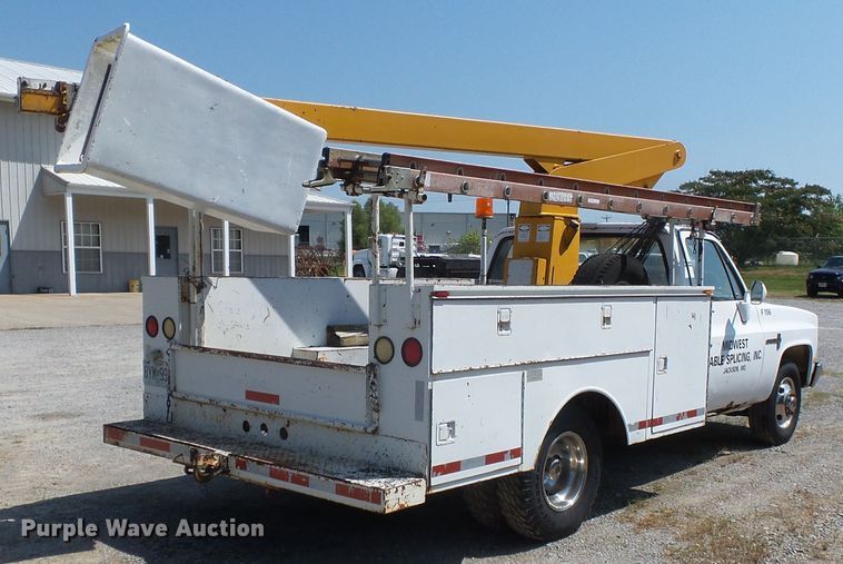 image for item DH3882 1986 Chevrolet  bucket truck