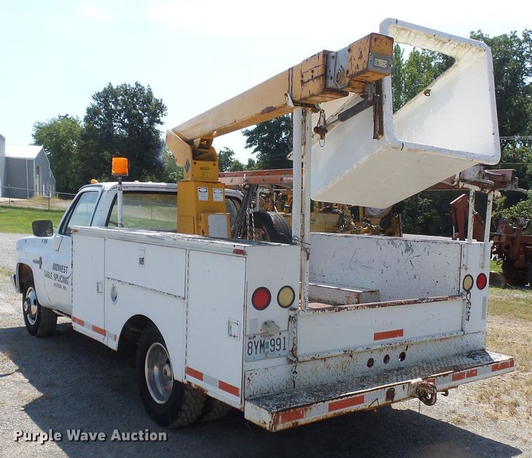image for item DH3882 1986 Chevrolet  bucket truck