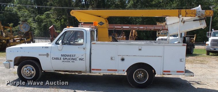 image for item DH3882 1986 Chevrolet  bucket truck