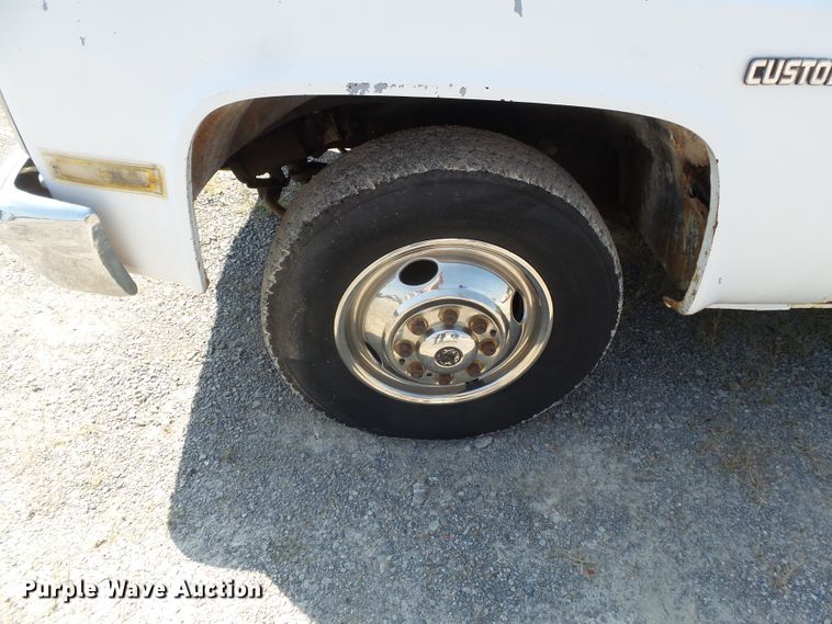 image for item DH3882 1986 Chevrolet  bucket truck