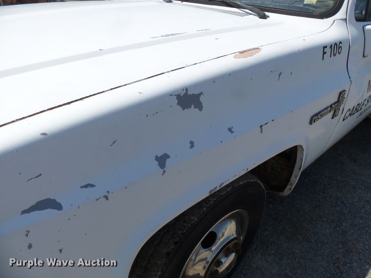 image for item DH3882 1986 Chevrolet  bucket truck