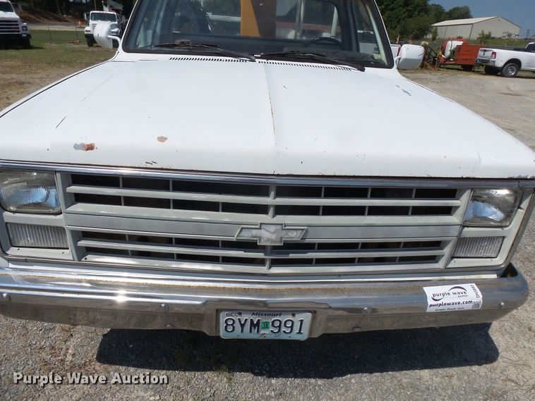 image for item DH3882 1986 Chevrolet  bucket truck