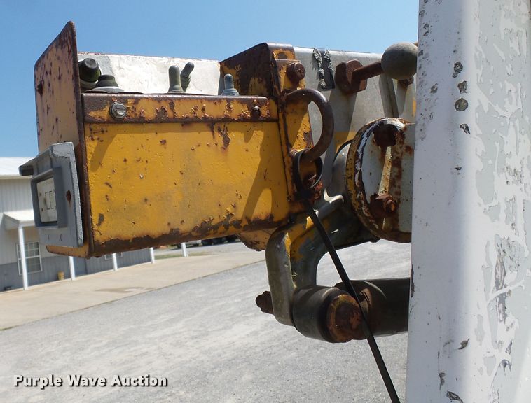 image for item DH3882 1986 Chevrolet  bucket truck