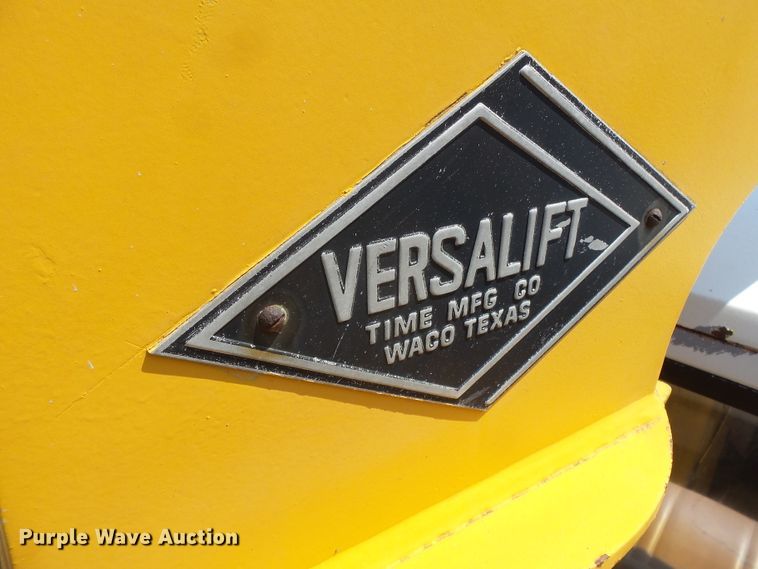 image for item DH3882 1986 Chevrolet  bucket truck