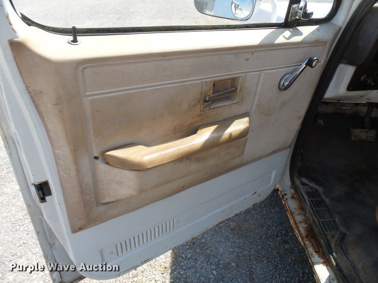 image for item DH3882 1986 Chevrolet  bucket truck