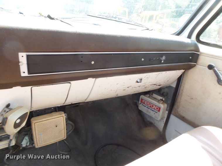 image for item DH3882 1986 Chevrolet  bucket truck