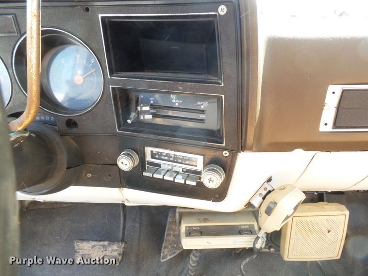 image for item DH3882 1986 Chevrolet  bucket truck