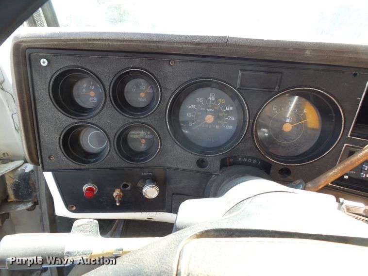 image for item DH3882 1986 Chevrolet  bucket truck