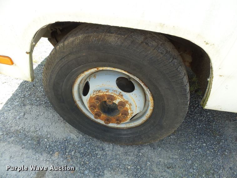 image for item DH3883 1987 Dodge D350  bucket truck