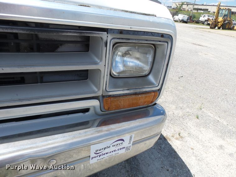 image for item DH3883 1987 Dodge D350  bucket truck