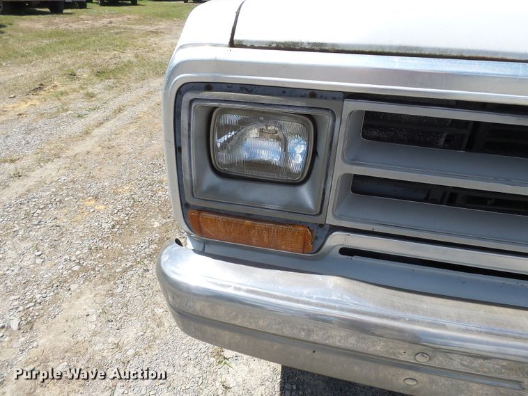 image for item DH3883 1987 Dodge D350  bucket truck