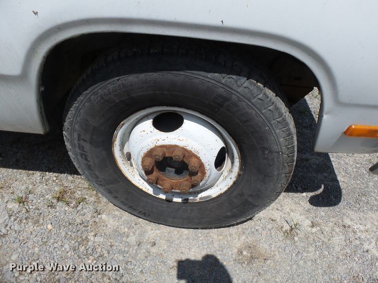 image for item DH3883 1987 Dodge D350  bucket truck