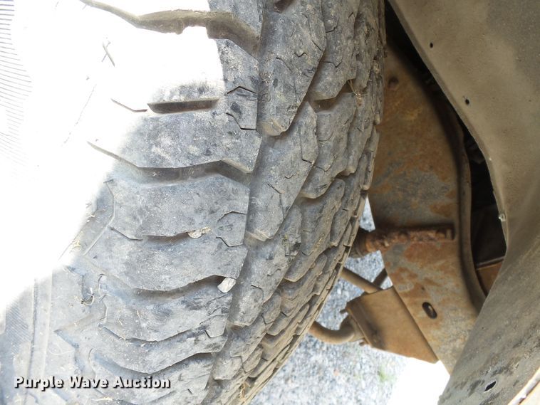 image for item DH3883 1987 Dodge D350  bucket truck